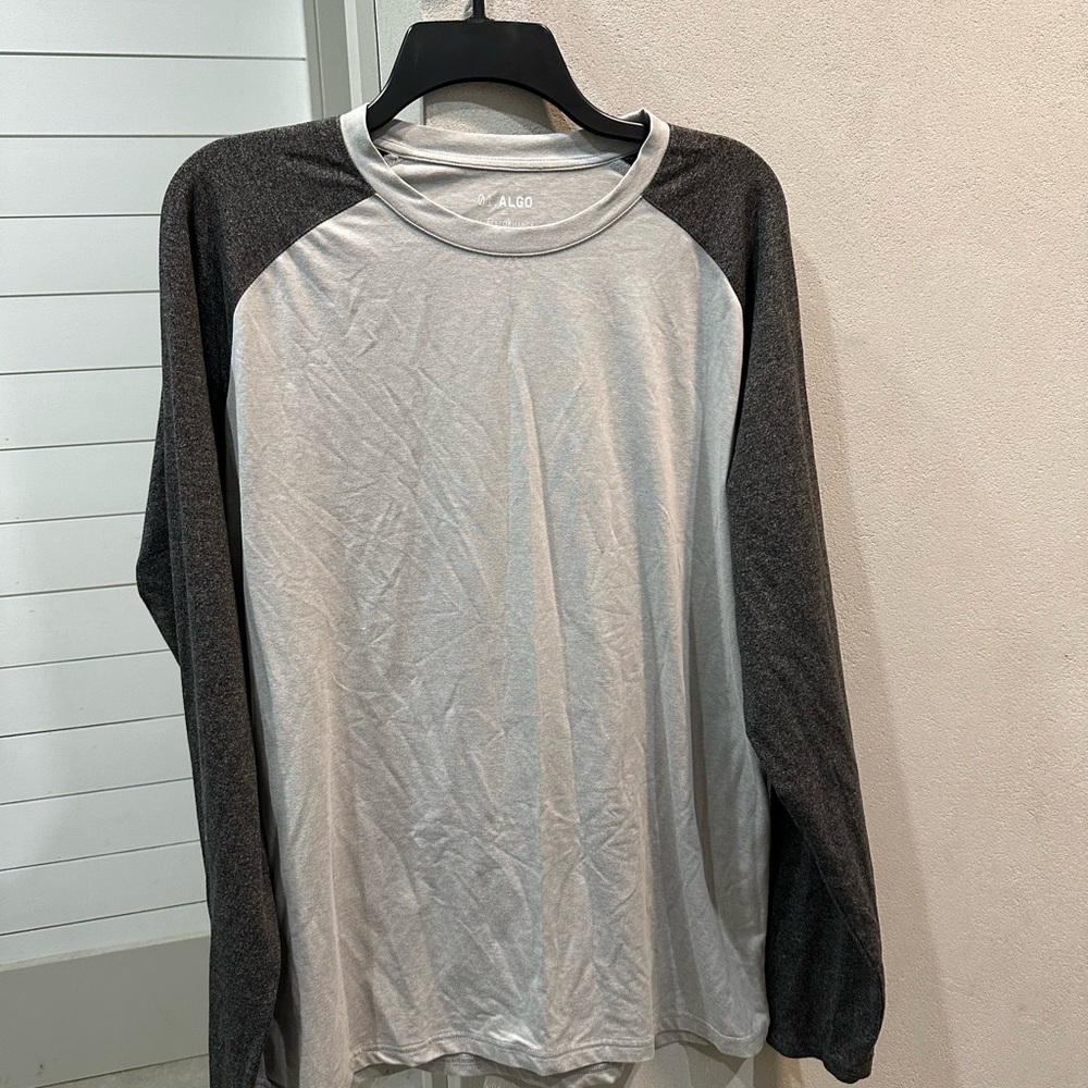 Men's Gray and Black Long Sleeve Shirt
